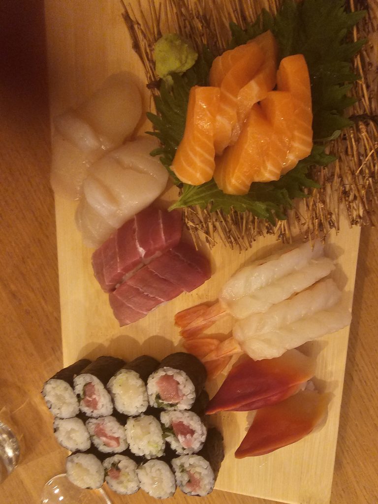IMMAGINE DEL PIATTO MISTO DI SUSHI