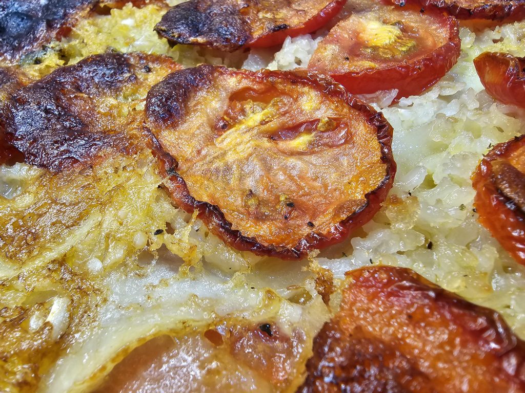 IMMAGINE DEL PIATTO DI POMODORI FINITO E COTTO AL FORNO