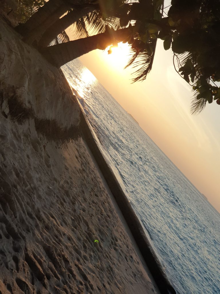 TRAMONTO SULLA SPIAGGIA